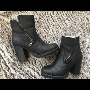 👀3in heel Booties🖤